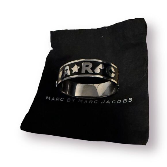 Marc Jacobs 'Mini Charms' Icon Hinged Bracelet - Picture 5 of 7